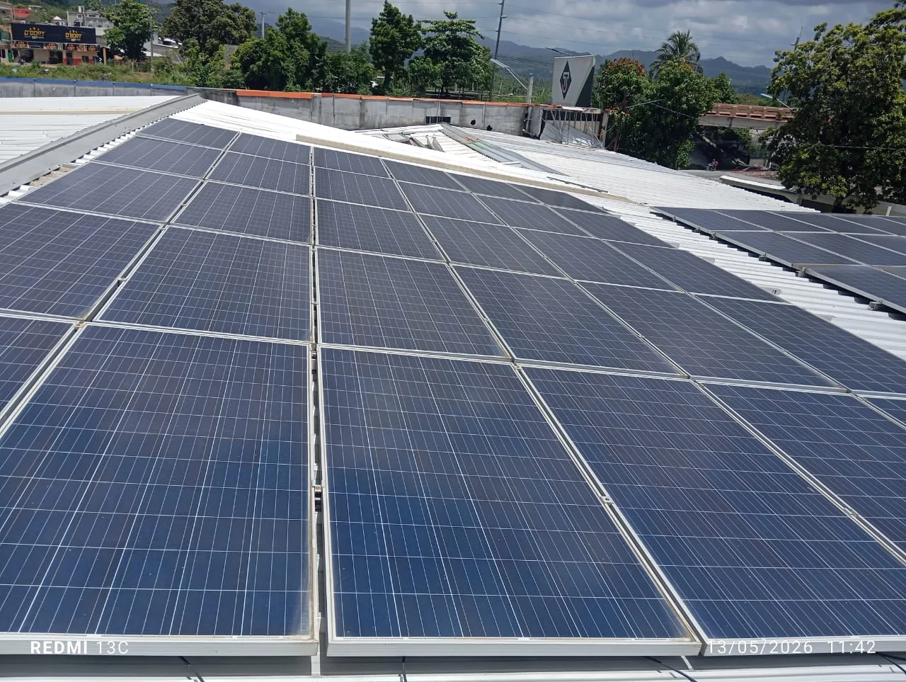 Proyecto solar comercial sobre techo